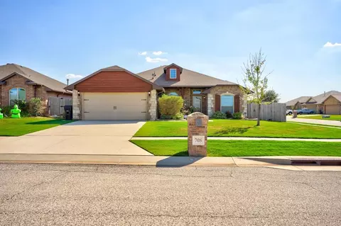 708 SW 44th St, Moore, OK 73160