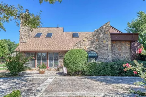 200 Saint James Pl, Chickasha, OK 73018