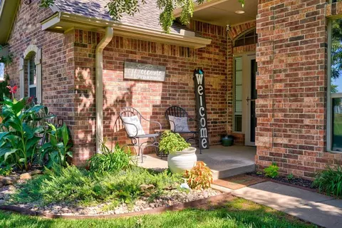 1510 Excaliber Dr, Tuttle, OK 73089 photo 3
