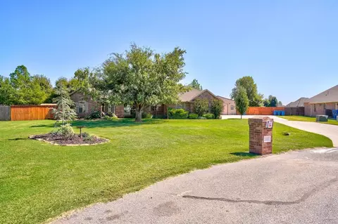1510 Excaliber Dr, Tuttle, OK 73089
