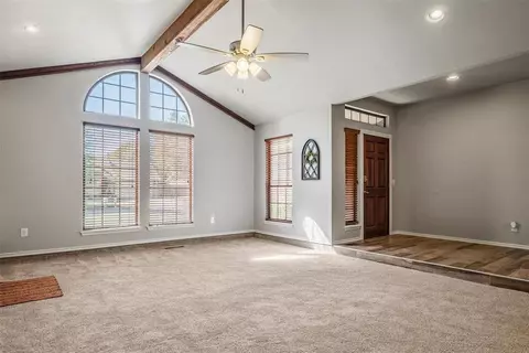 3804 Skyward Cir, Yukon, OK 73099