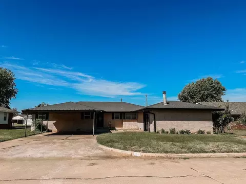 218 N Max St, Hinton, OK 73047