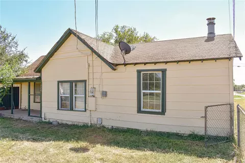 520 W 10th St, Elk City, OK 73644