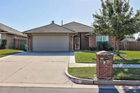 12 Woodgate Dr, Yukon, OK 73099