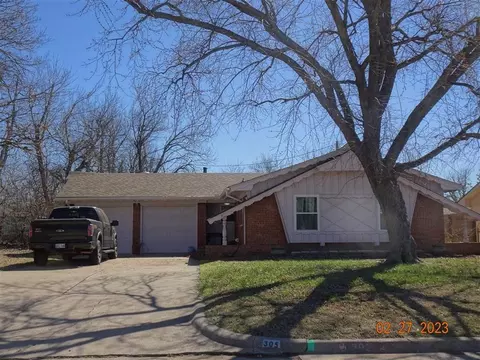 305 Rosewood Dr, Norman, OK 73069