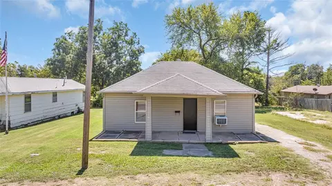 217 E Main St, Stratford, OK 74872