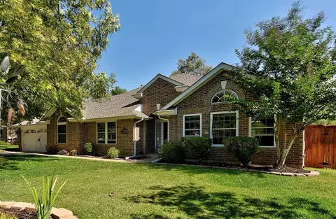 1211 Country Club Dr, Norman, OK 73072