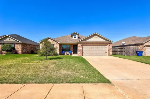 1913 W Oak Valley Way, Mustang, OK 73064