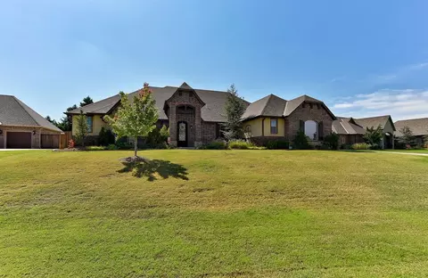 716 E Victoria Ter, Mustang, OK 73064