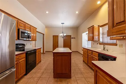 5914 Piper Ln, Tuttle, OK 73089 photo 9