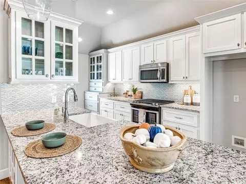 3225 Antique Way, Edmond, OK 73034