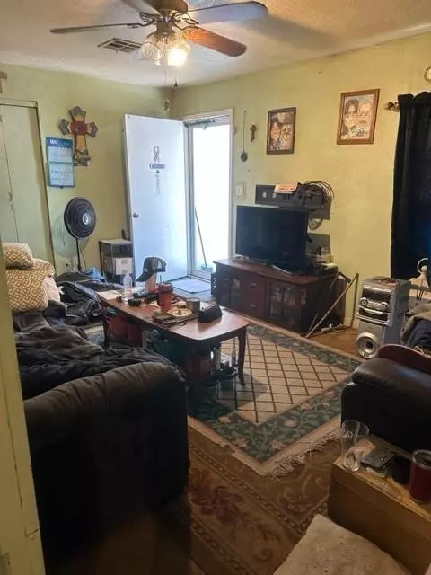 3033 SW 10th St, Oklahoma City, OK 73108