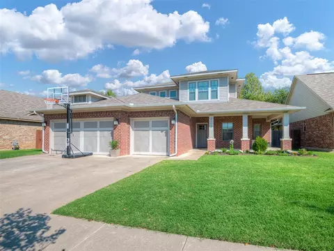 2112 Avondale Dr, Moore, OK 73160