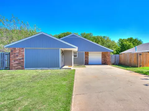 1420 Autumn Dr, Moore, OK 73160
