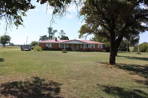 1057 Cox City Rd, Rush Springs, OK 73082