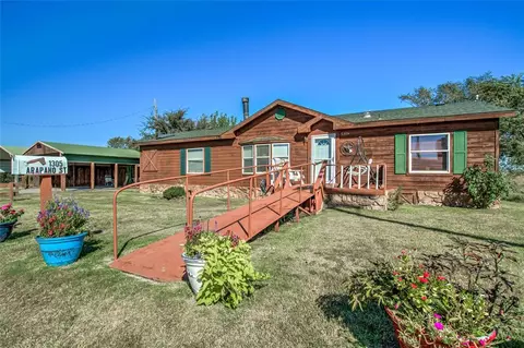 1305 Arapaho St, Arapaho, OK 73620