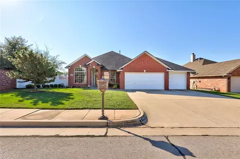 1904 NE 7th St, Moore, OK 73160