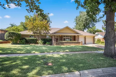 915 Washington St, Edmond, OK 73034