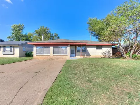 849 NW 15th St, Moore, OK 73160