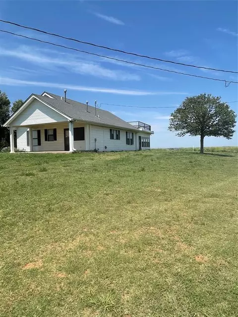 13079 County Street 2490 Rd, Hydro, OK 73048