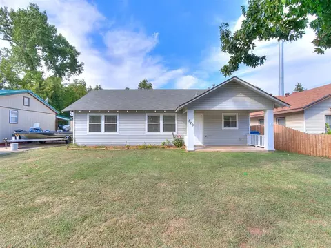 820 W Dakota Ave, Chickasha, OK 73018