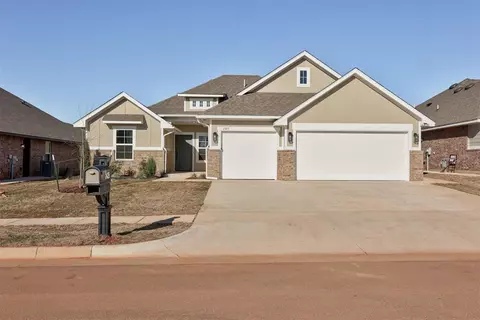 2425 Creekview Trl, Moore, OK 73160