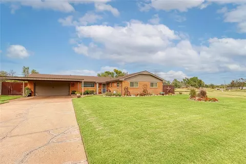 115 Rainbow Dr, Elk City, OK 73644