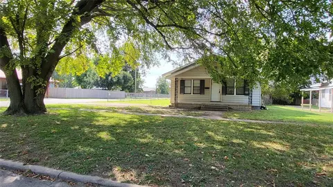501 N 5th St, Okemah, OK 74859