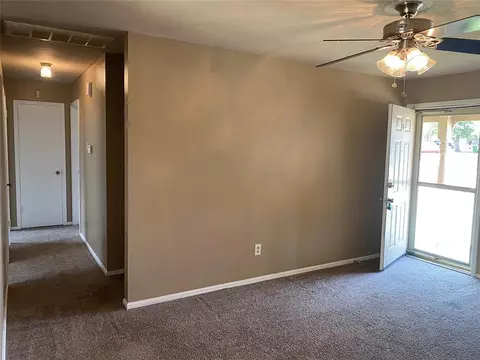 228 E Beech Ave, Yukon, OK 73099 photo 2