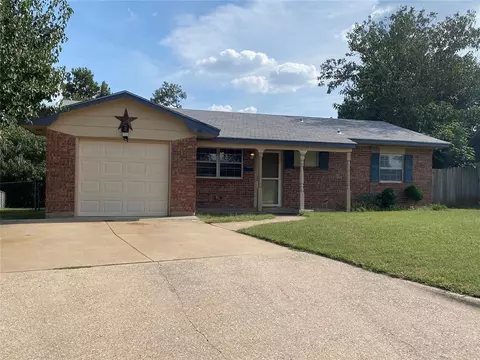 228 E Beech Ave, Yukon, OK 73099