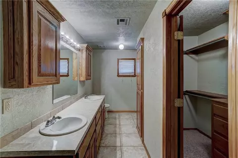 1106 E Floyd Ave, Apache, OK 73006 photo 11
