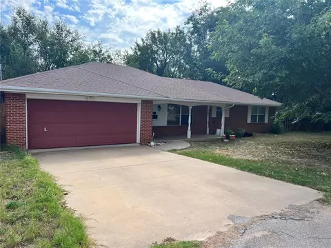 230 S Louisiana Ave, Mangum, OK 73554