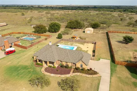 1548 SW Paint Rd, Cache, OK 73527