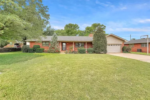 1207 Mayer Ln, Elk City, OK 73644