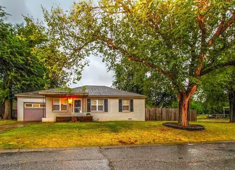 1901 Andover Ct, The Village, OK 73120