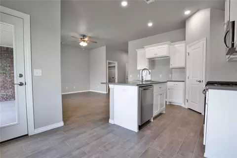 809 Halley Dr, Moore, OK 73160 photo 10
