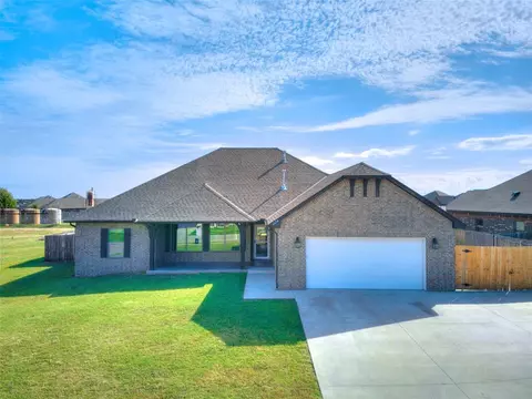 224 Springtree Dr, Harrah, OK 73045