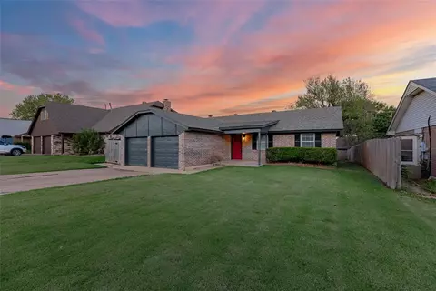 308 S Morgan Dr, Moore, OK 73160