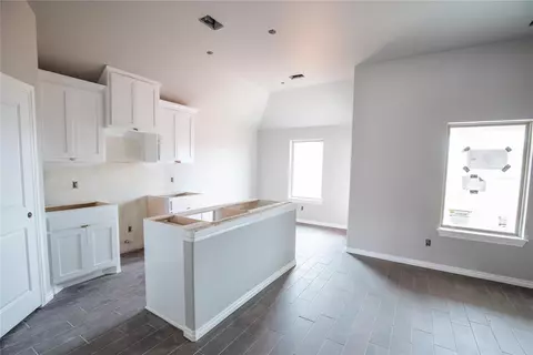813 Halley Dr, Moore, OK 73160