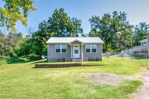 204 S Dewey Ave, Chandler, OK 74834