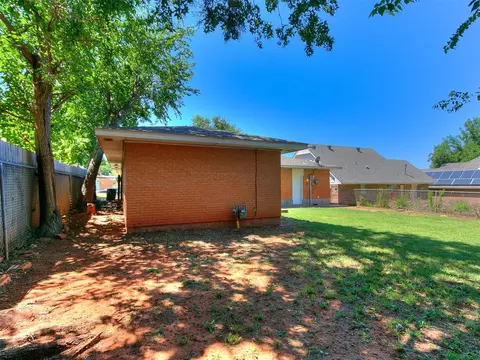 613 Redstone Ave, Edmond, OK 73013 photo 10