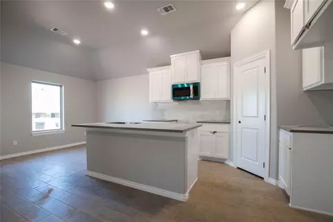 817 Halley Dr, Moore, OK 73160 photo 5