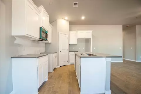 817 Halley Dr, Moore, OK 73160 photo 6