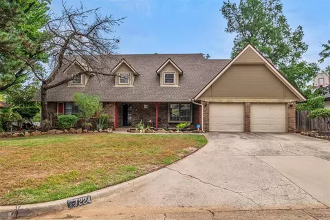 7224 Shoreline Dr, Warr Acres, OK 73132