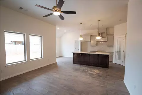 3008 Crossover Ct, Moore, OK 73160 photo 8
