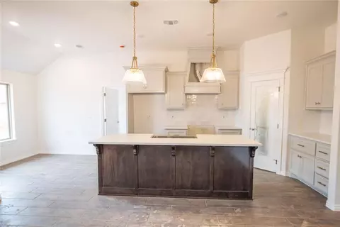 3008 Crossover Ct, Moore, OK 73160