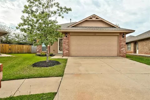 600 SW 37th St, Moore, OK 73160