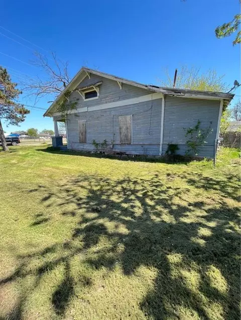 301 E Maple St, Cushing, OK 74023 photo 4