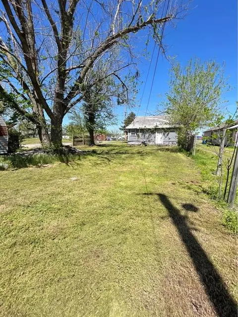 301 E Maple St, Cushing, OK 74023 photo 7