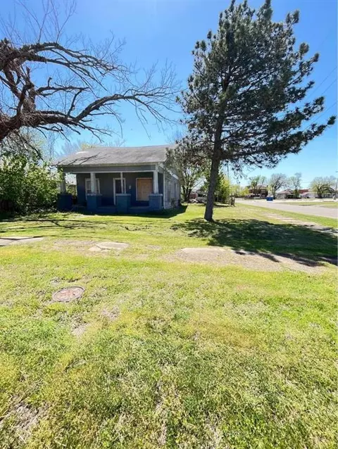 301 E Maple St, Cushing, OK 74023 photo 5